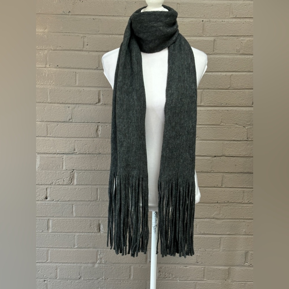 Lucky Brand gray knit scarf unisex